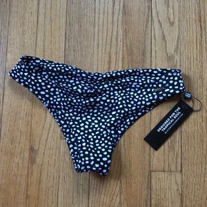 Black Bough Moderate bottoms in black flint